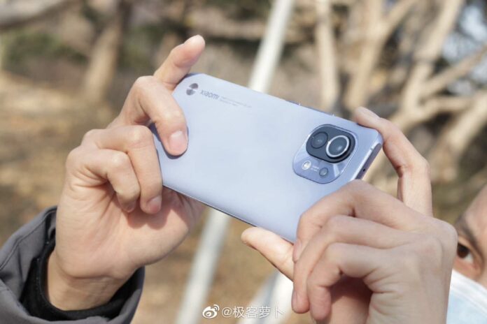 Có nên mua Xiaomi Mi 11 không, giá bao nhiêu tiền?