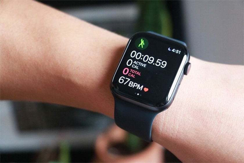 Khác biệt cơ bản giữa thay mặt kính cảm ứng Apple Watch SE và thay màn hình?