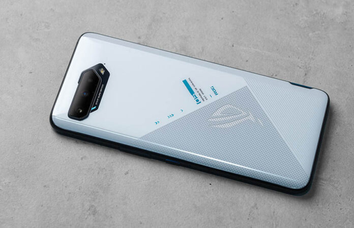 Nên mua Asus ROG Phone 5 chính hãng (quốc tế) hay xách tay?