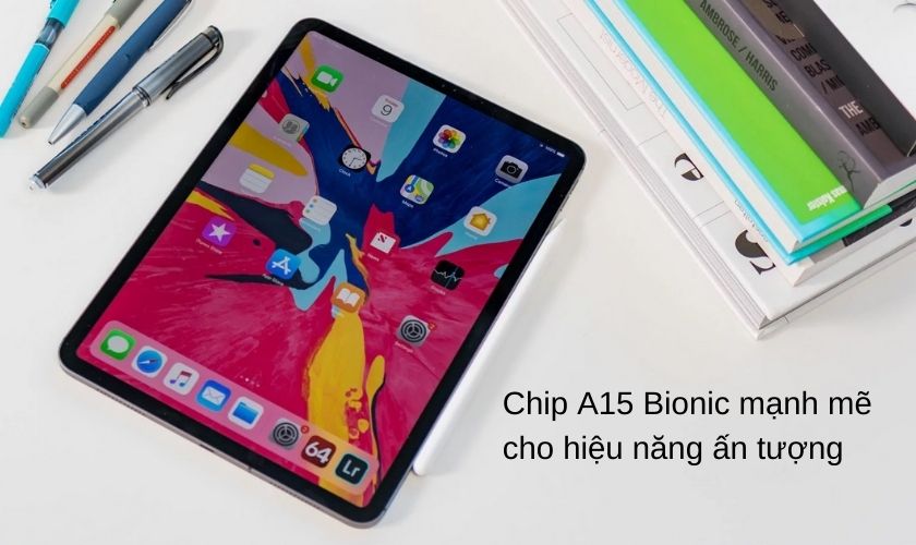 Hiệu năng mạnh mẽ với chip A15 Bionic