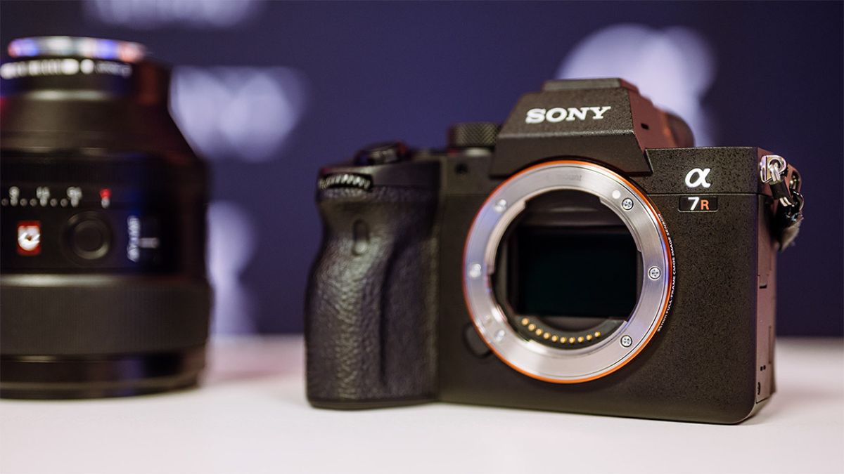 Máy ảnh Sony giá bao nhiêu