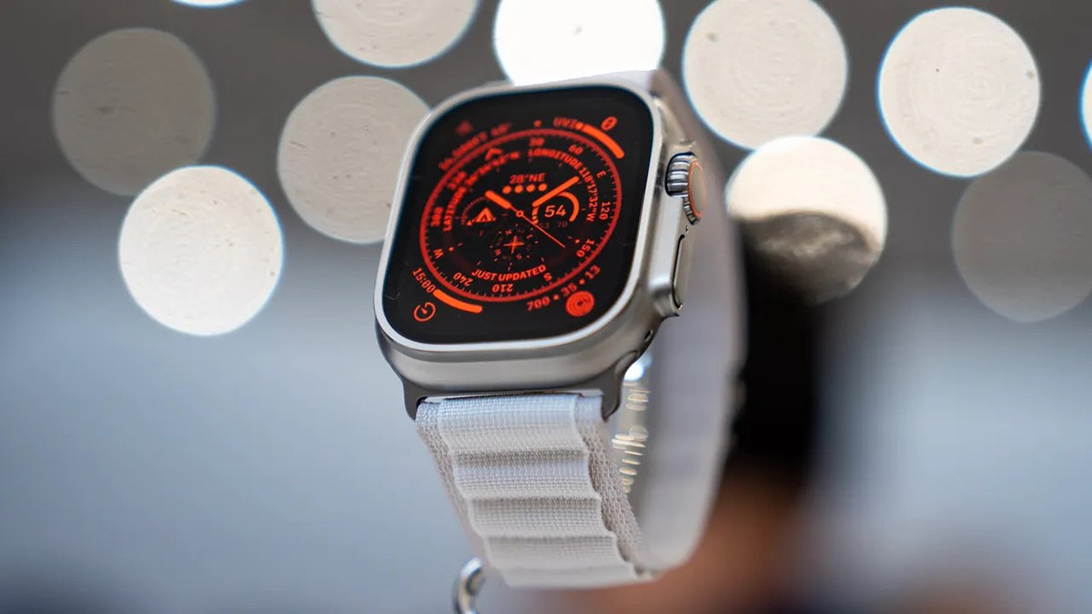 nâng cấp nổi bật của Apple Watch Ultra 2023 về màn hình
