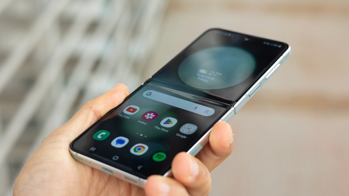 Đánh giá Samsung Galaxy Z Flip 6 5G về trải nghiệm với hai màn hình 